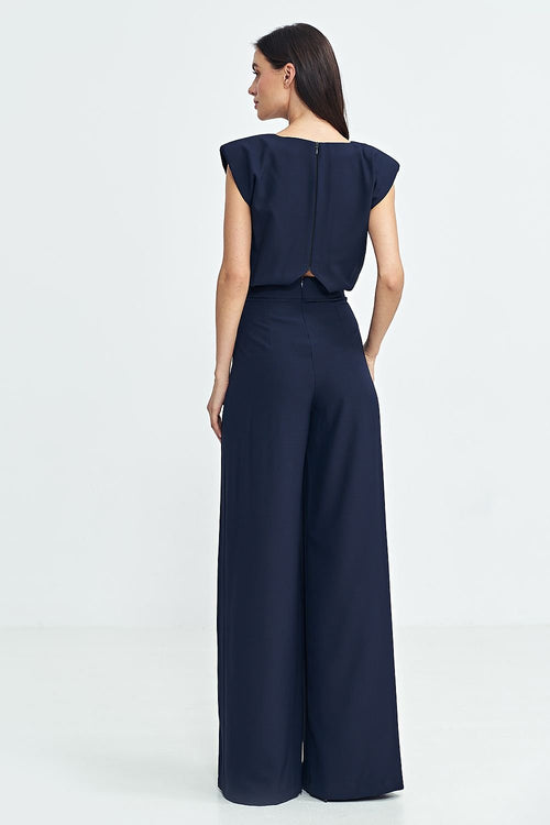 Boat neckline silhouette