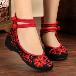 Embroidered female national wind embroidered shoes, old Beijing cloth shoes, square dance, middle-aged